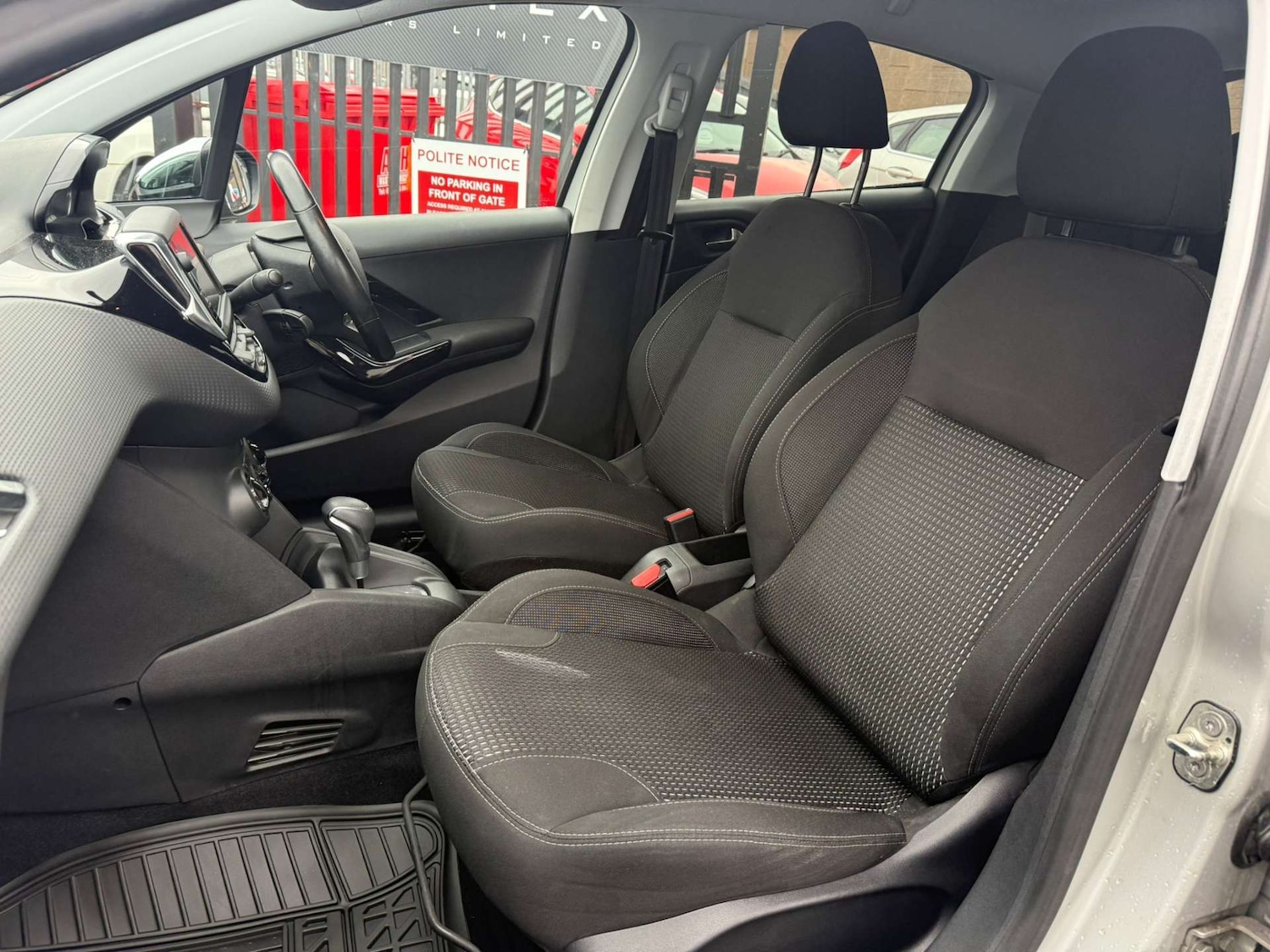 Used Peugeot 208 2016 for sale - 76362923: Photo 13