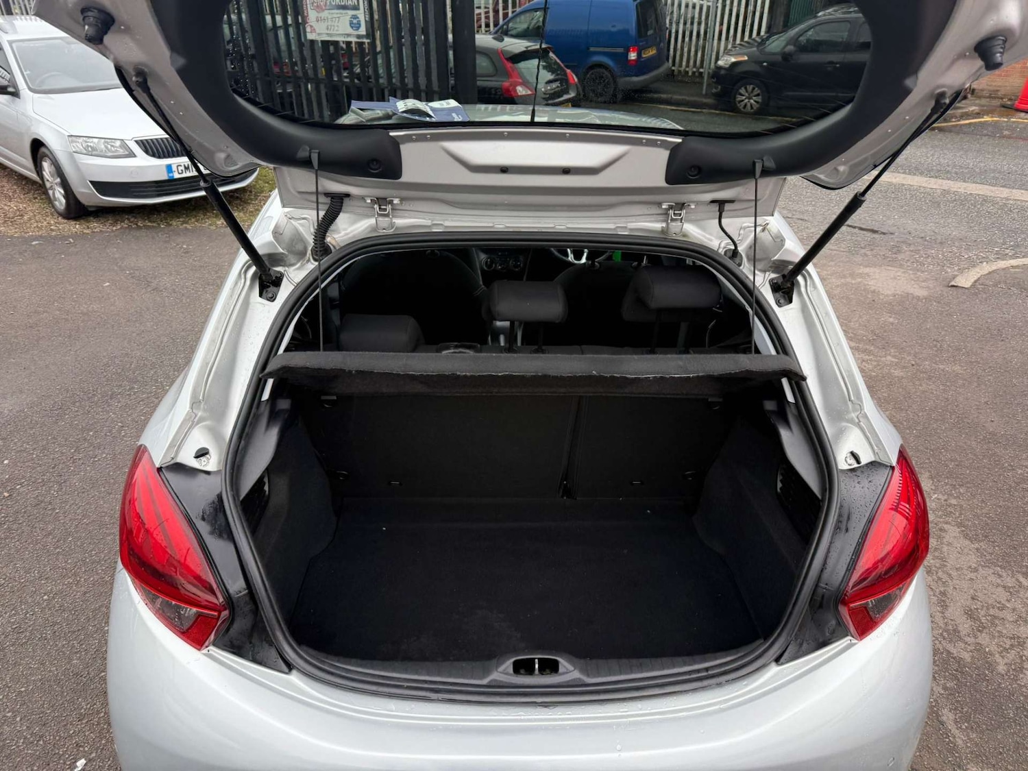 Used Peugeot 208 2016 for sale - 76362923: Photo 18