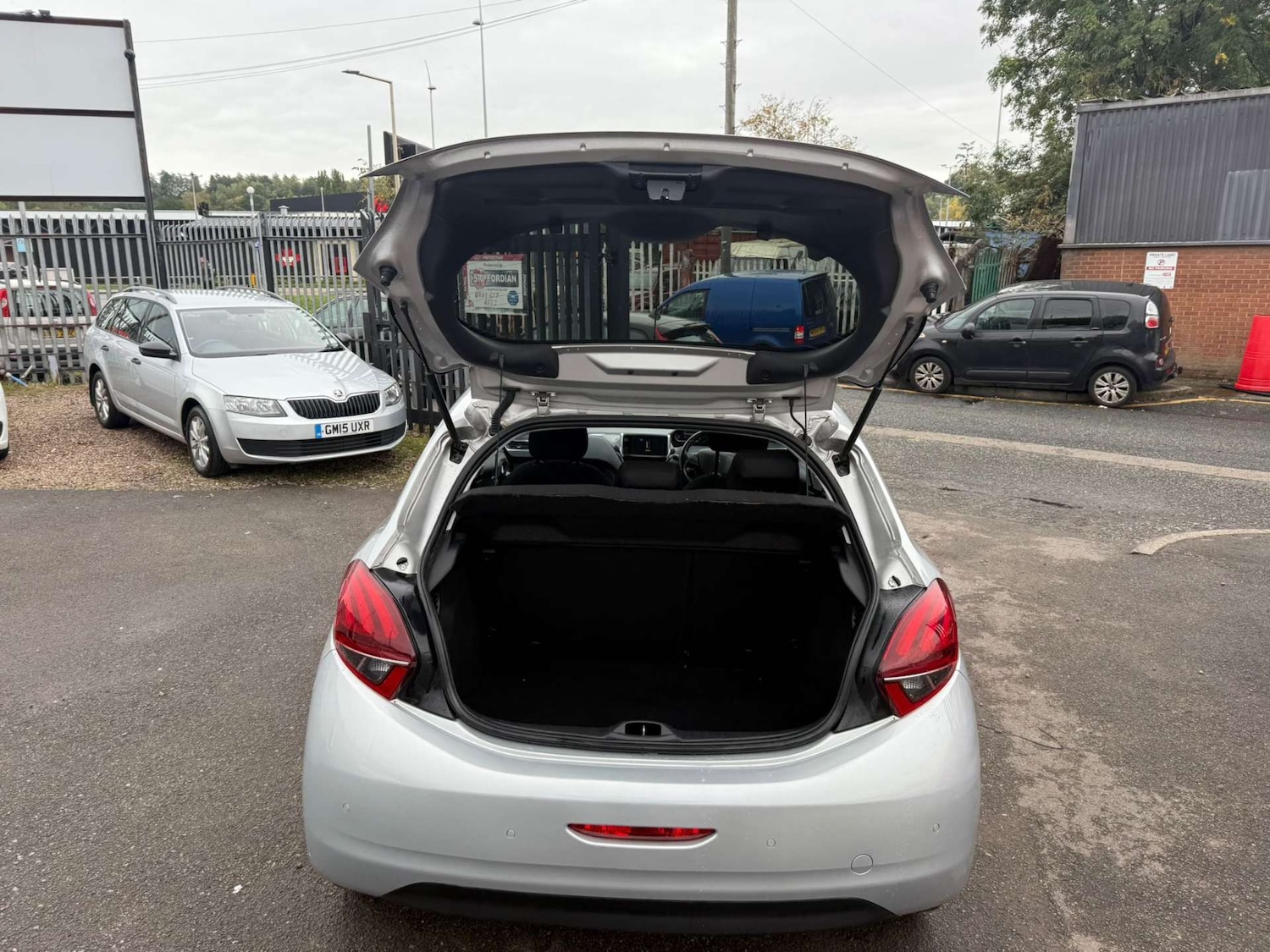 Used Peugeot 208 2016 for sale - 76362923: Photo 19