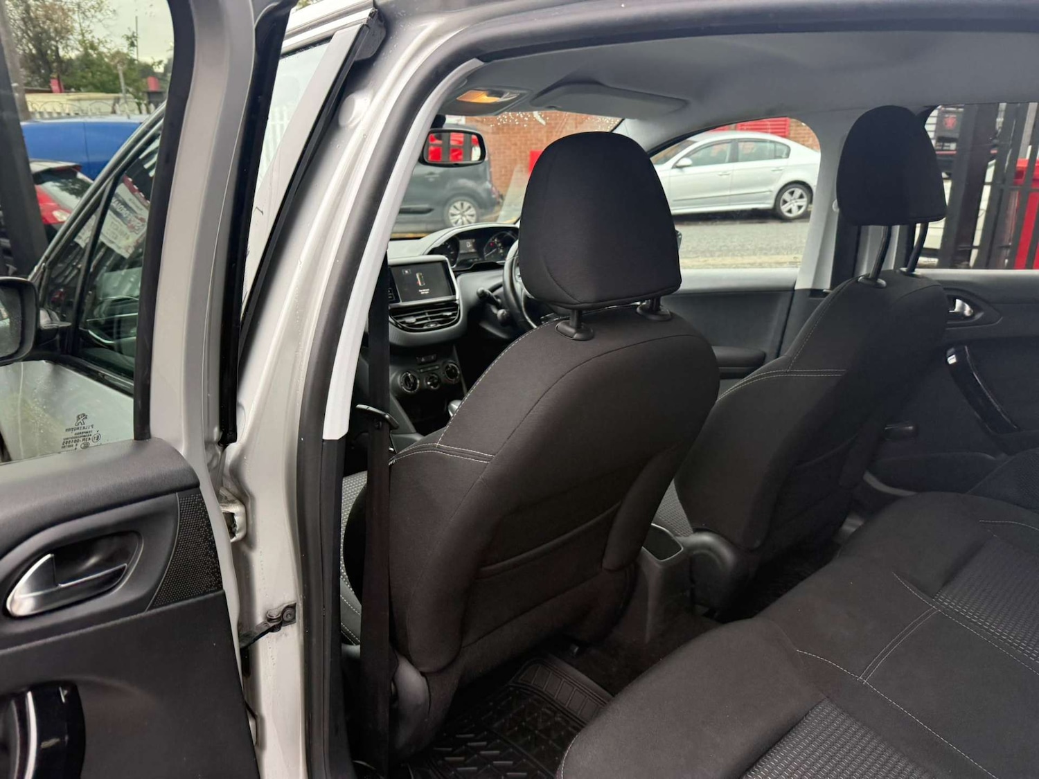 Used Peugeot 208 2016 for sale - 76362923: Photo 25