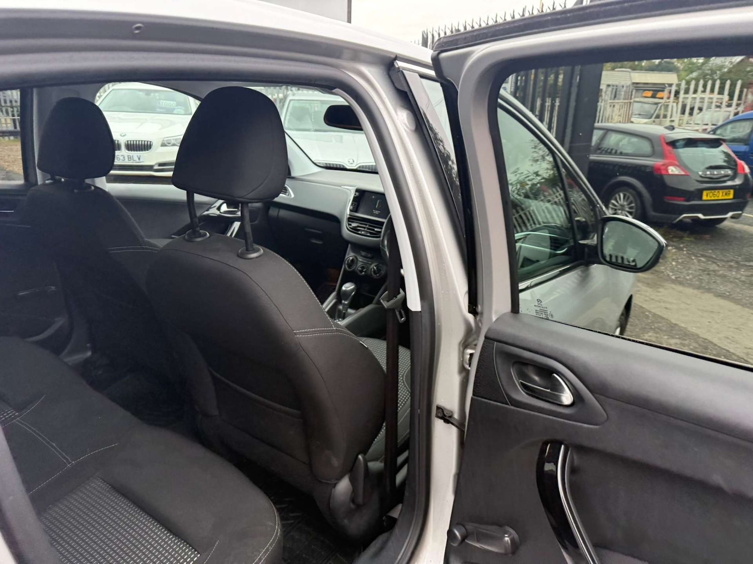 Used Peugeot 208 2016 for sale - 76362923: Photo 36