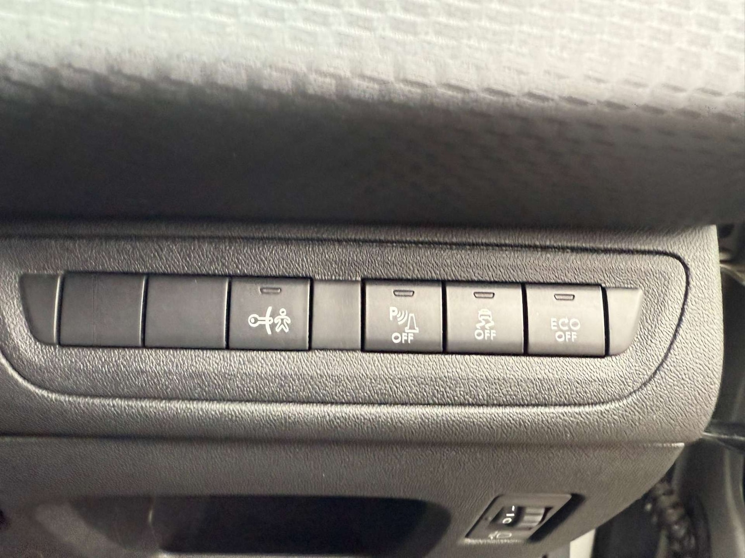 Used Peugeot 208 2016 for sale - 76362923: Photo 39