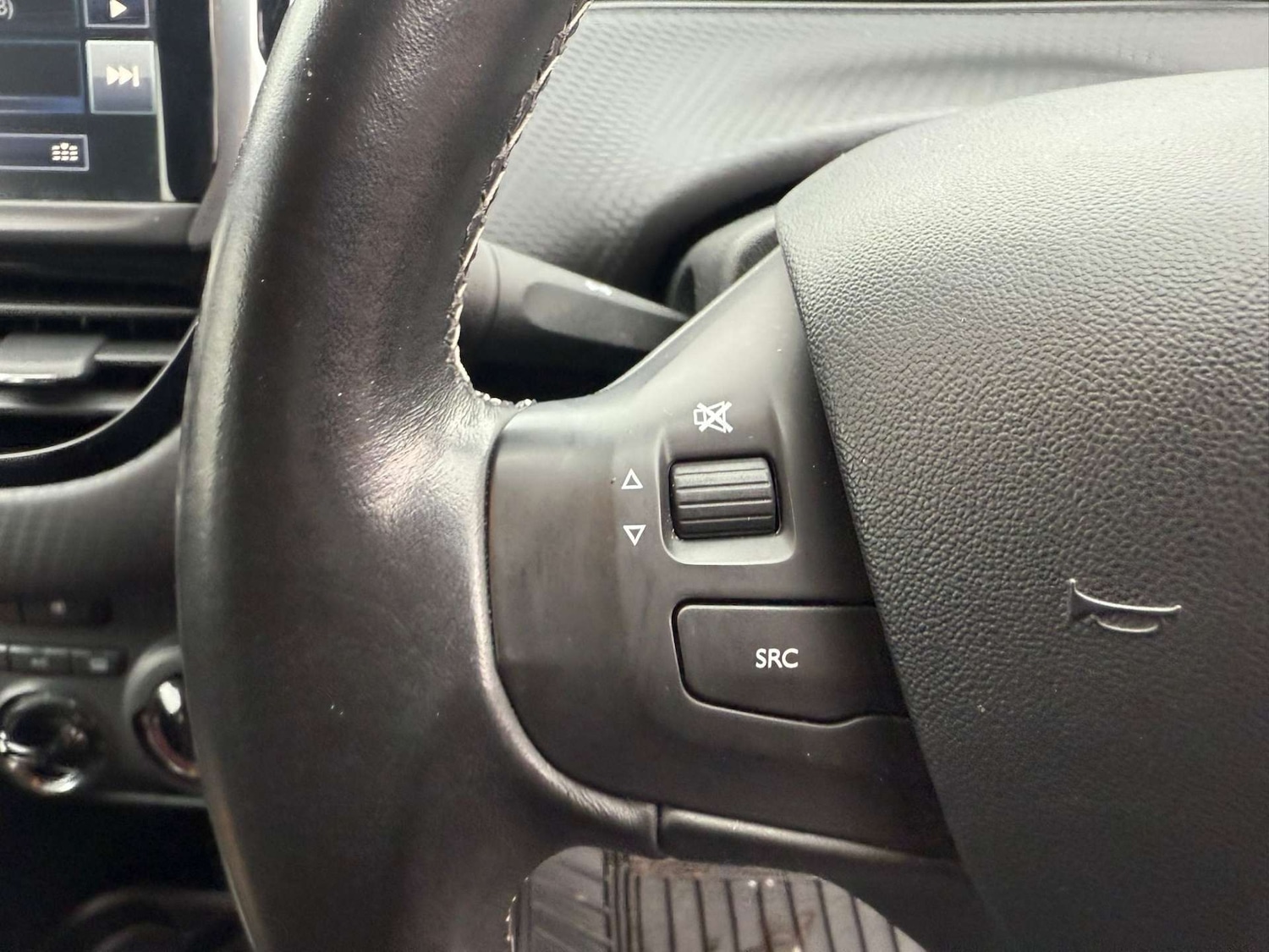 Used Peugeot 208 2016 for sale - 76362923: Photo 44