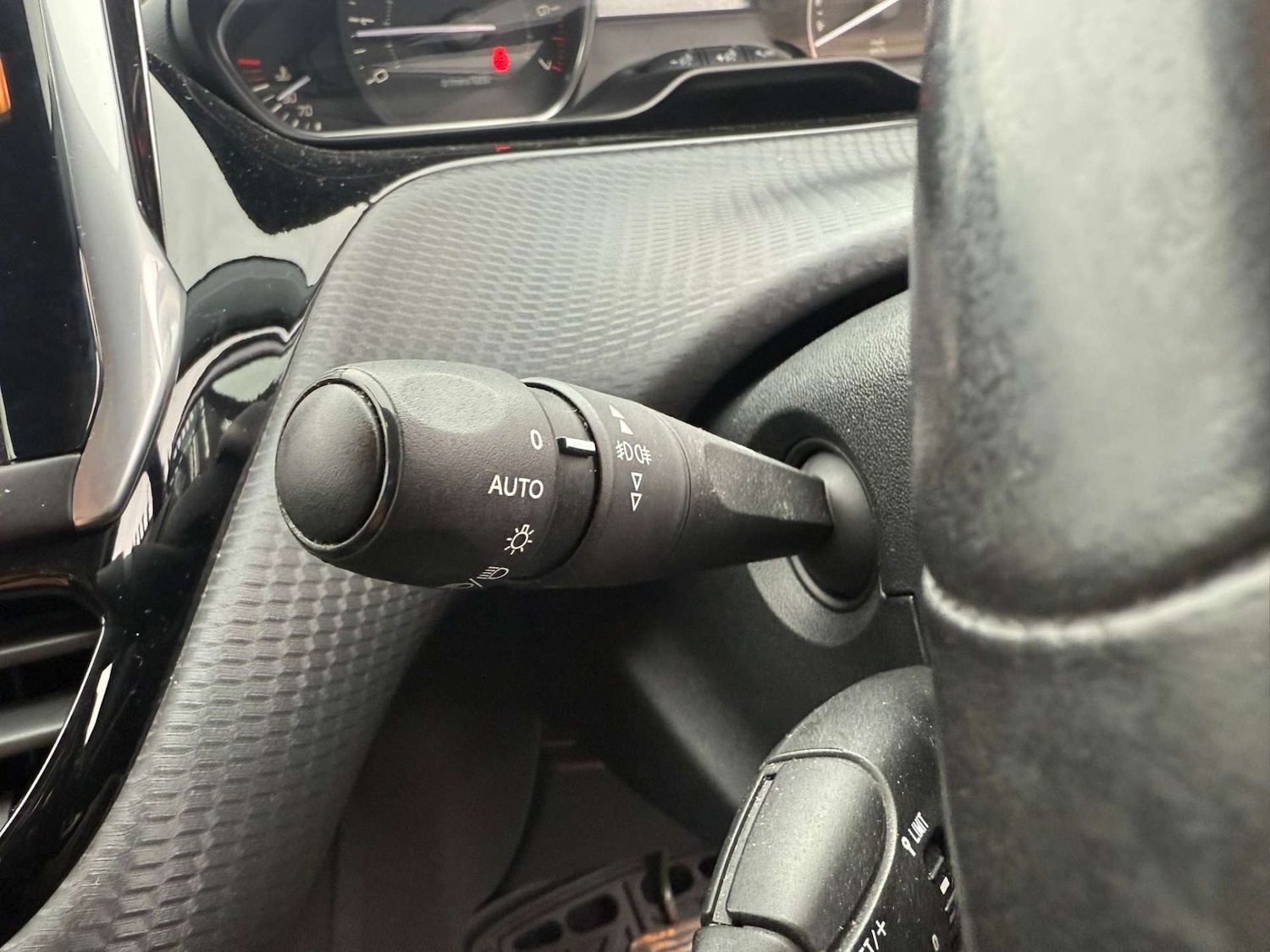 Used Peugeot 208 2016 for sale - 76362923: Photo 46