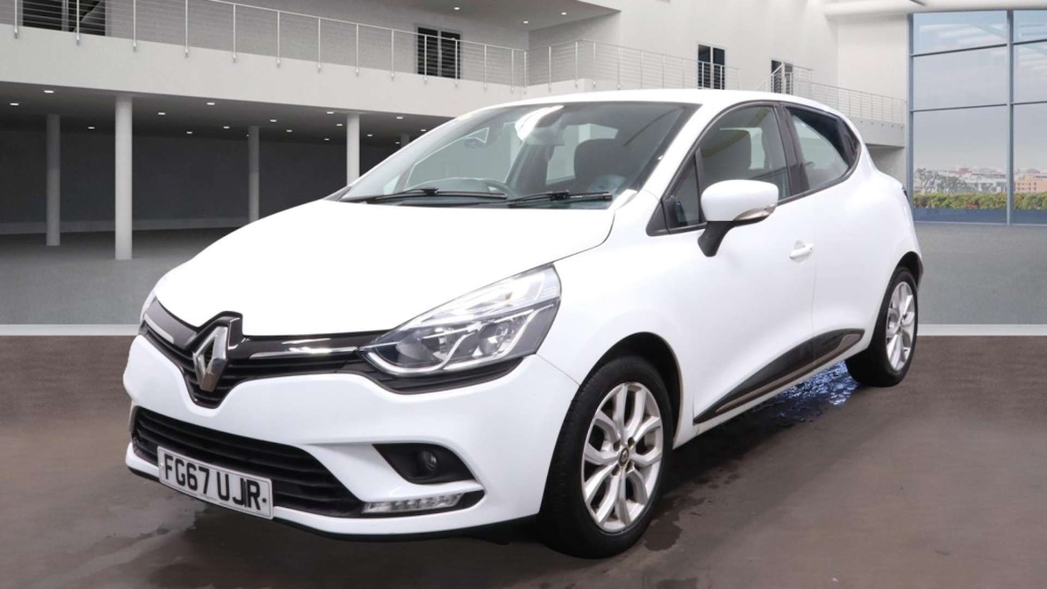 Used Renault Clio 2017 for sale - 76451737: Photo 2