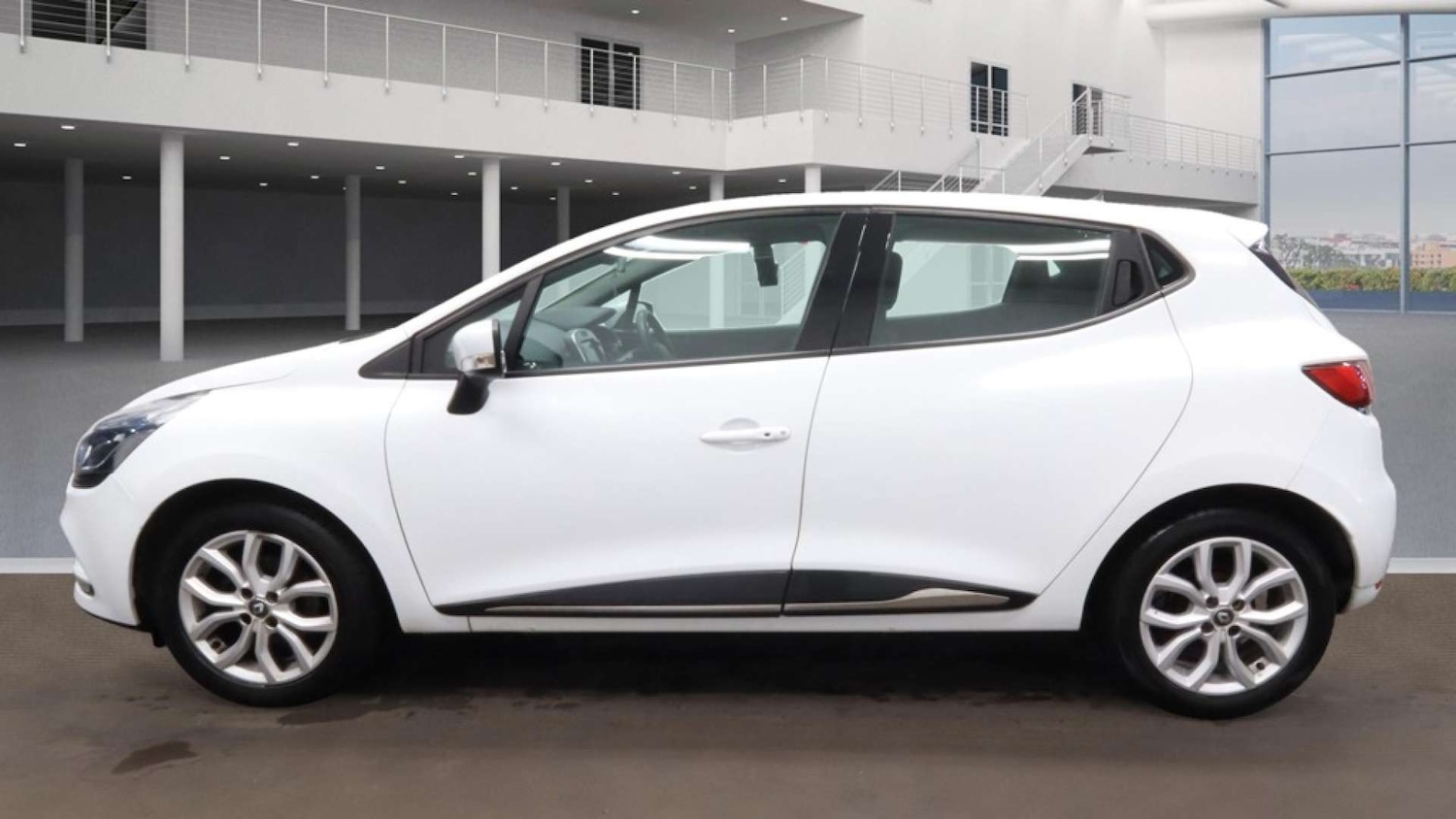 Used Renault Clio 2017 for sale - 76451737: Photo 3