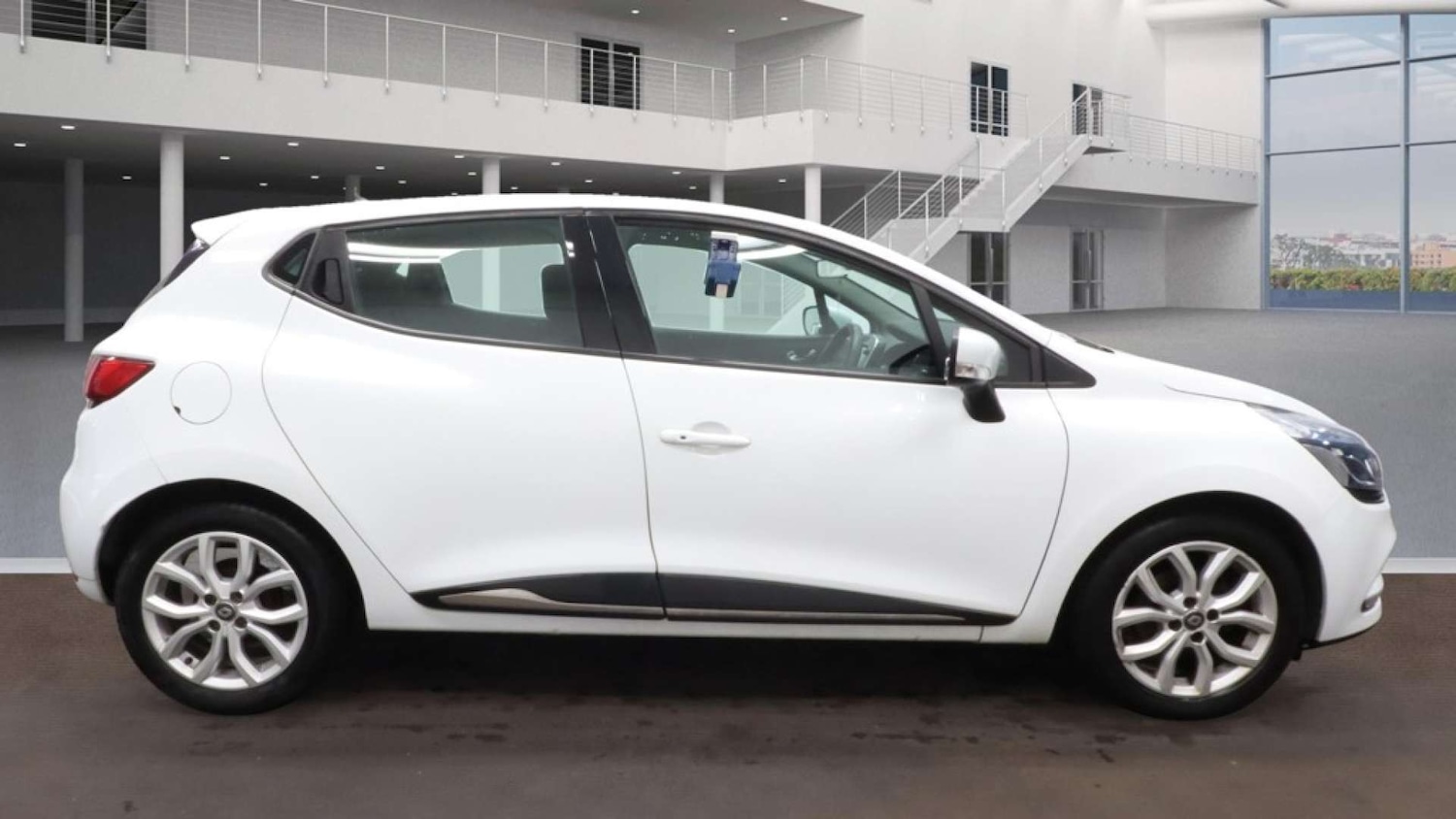 Used Renault Clio 2017 for sale - 76451737: Photo 6