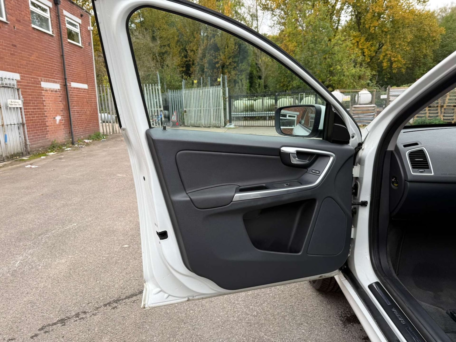 Used Volvo XC60 2014 for sale - 76362958: Photo 22