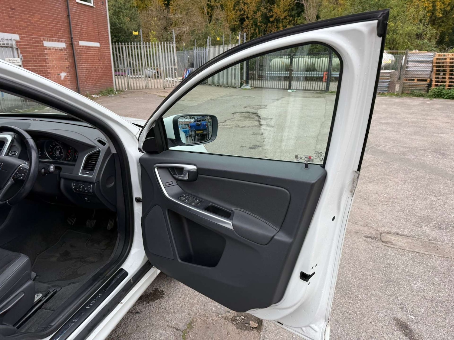 Used Volvo XC60 2014 for sale - 76362958: Photo 28