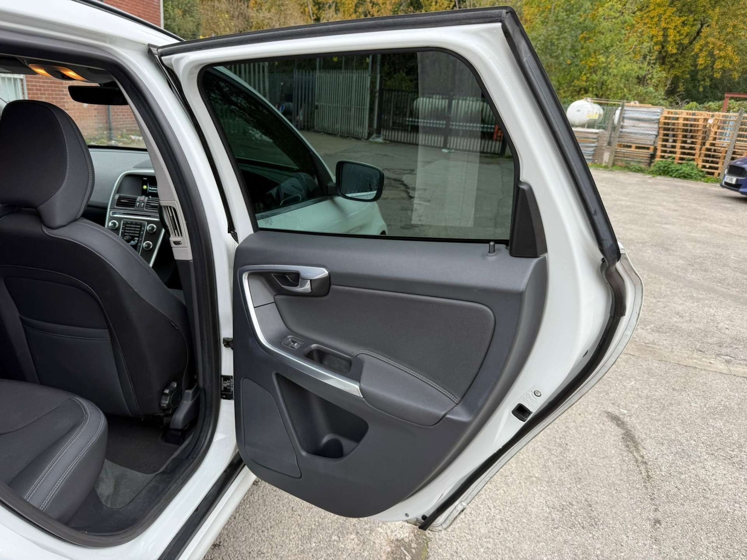 Used Volvo XC60 2014 for sale - 76362958: Photo 29