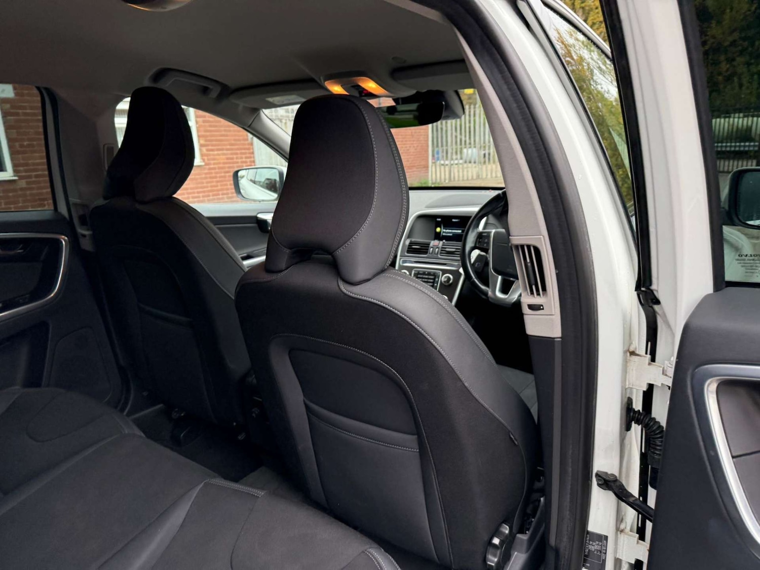 Used Volvo XC60 2014 for sale - 76362958: Photo 32