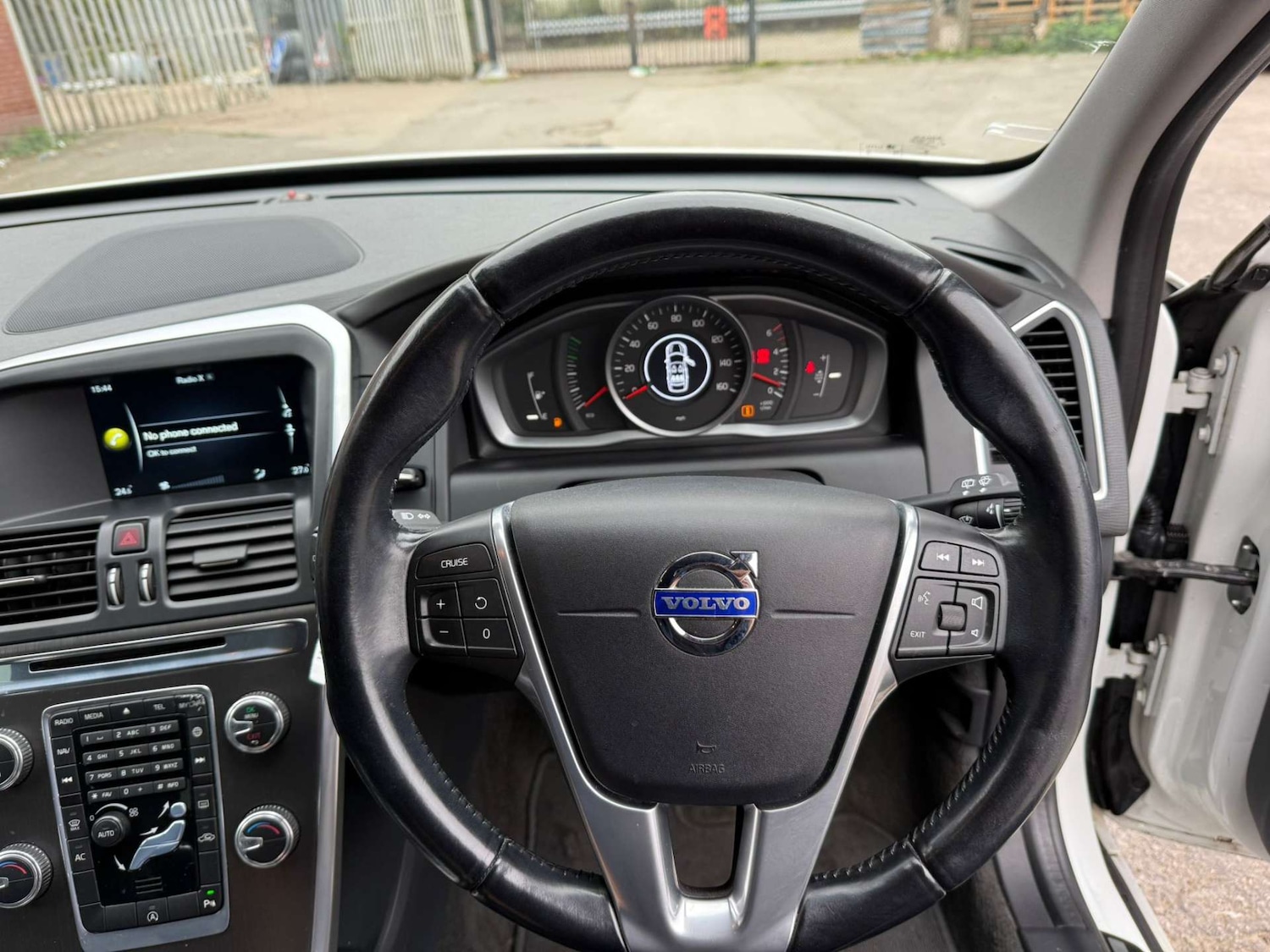 Used Volvo XC60 2014 for sale - 76362958: Photo 34