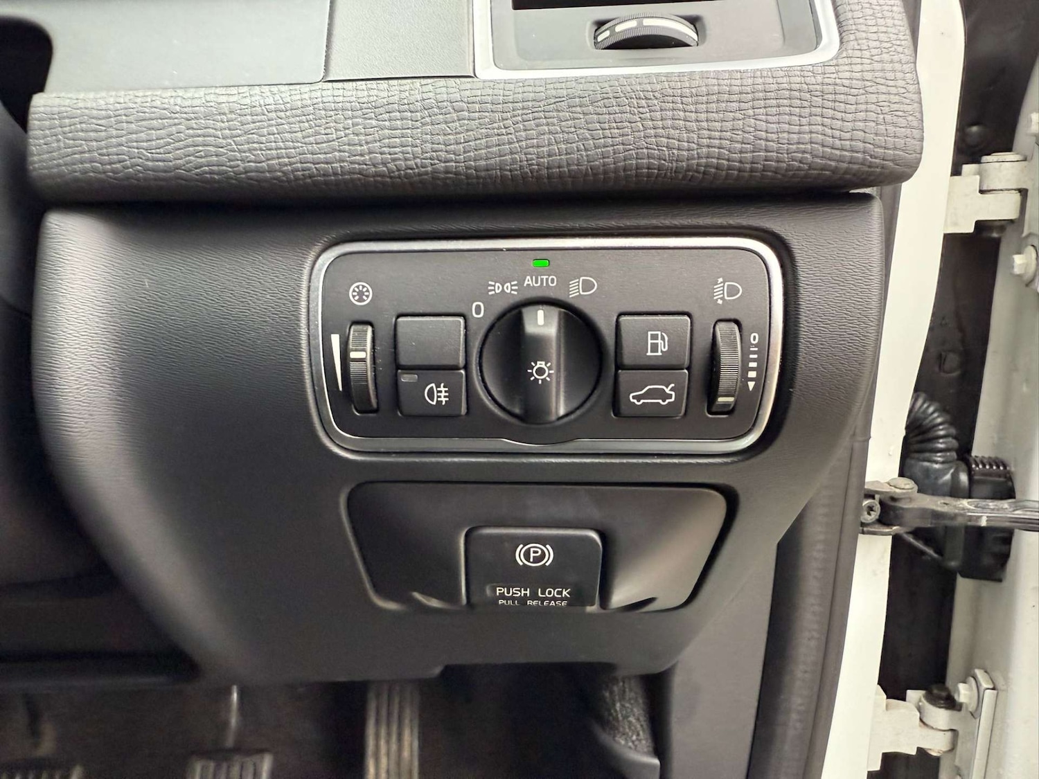 Used Volvo XC60 2014 for sale - 76362958: Photo 39