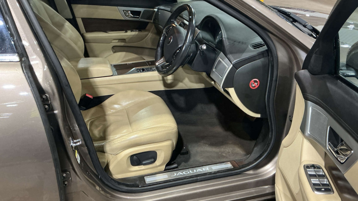 Used Jaguar XF 2014 for sale - 76703590: Photo 8