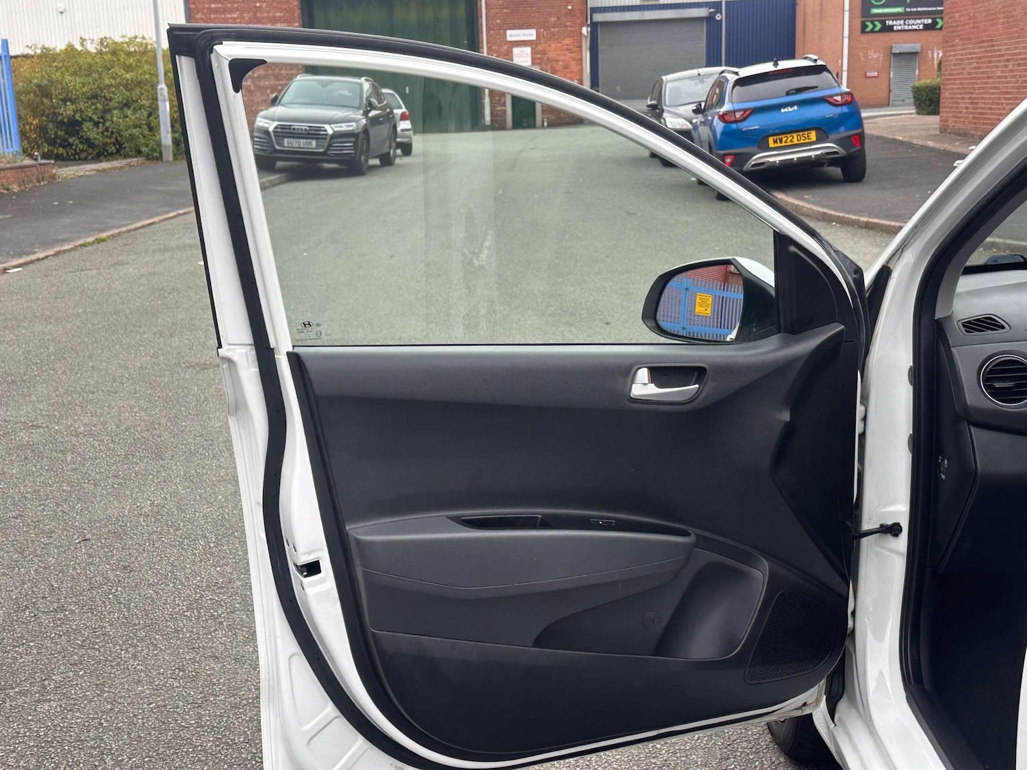 Used Hyundai i10 2017 for sale - 76949871: Photo 20