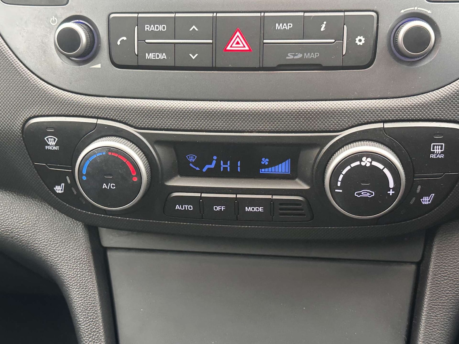 Used Hyundai i10 2017 for sale - 76949871: Photo 25