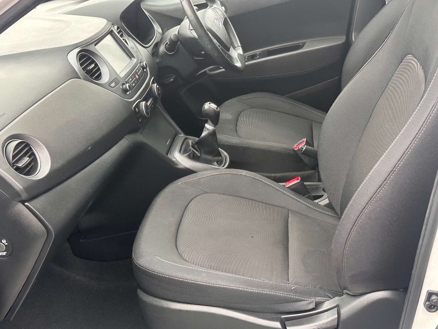 Used Hyundai i10 2017 for sale - 76949871: Photo 27