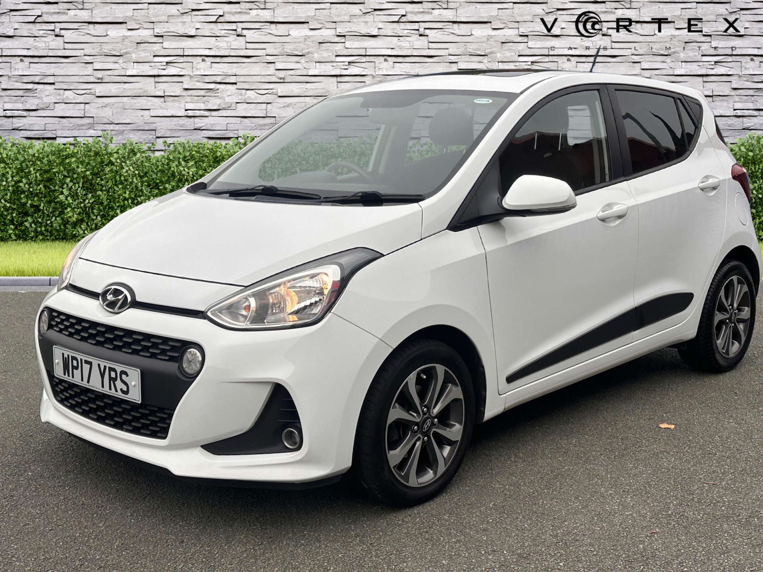 Used Hyundai i10 2017 for sale - 76949871: Photo 3