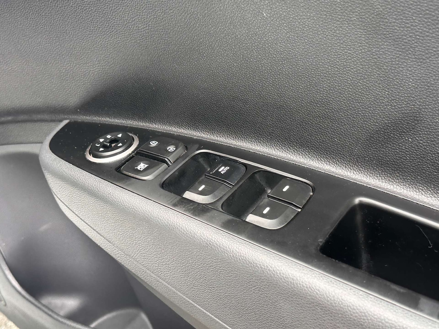 Used Hyundai i10 2017 for sale - 76949871: Photo 38