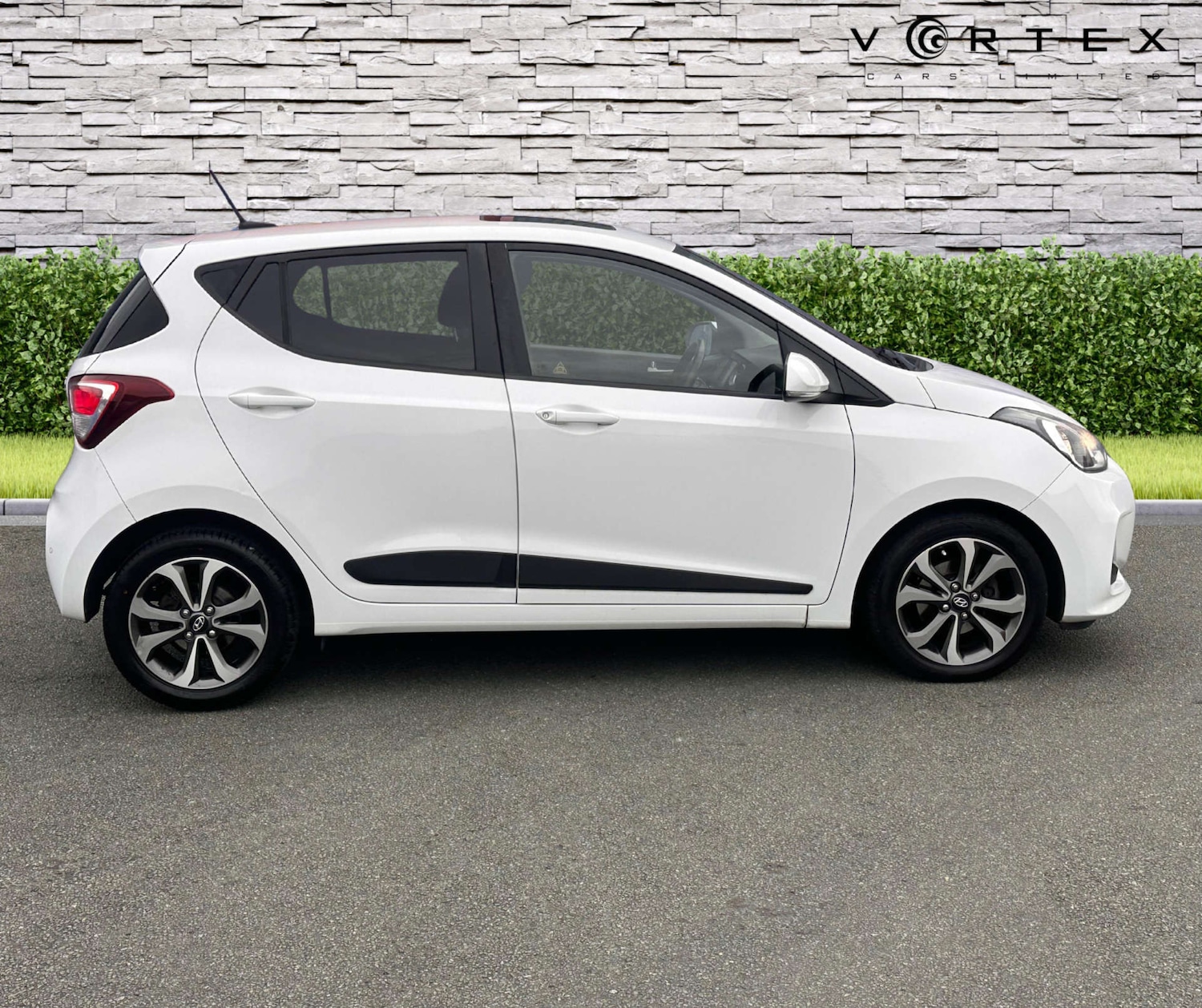 Used Hyundai i10 2017 for sale - 76949871: Photo 8