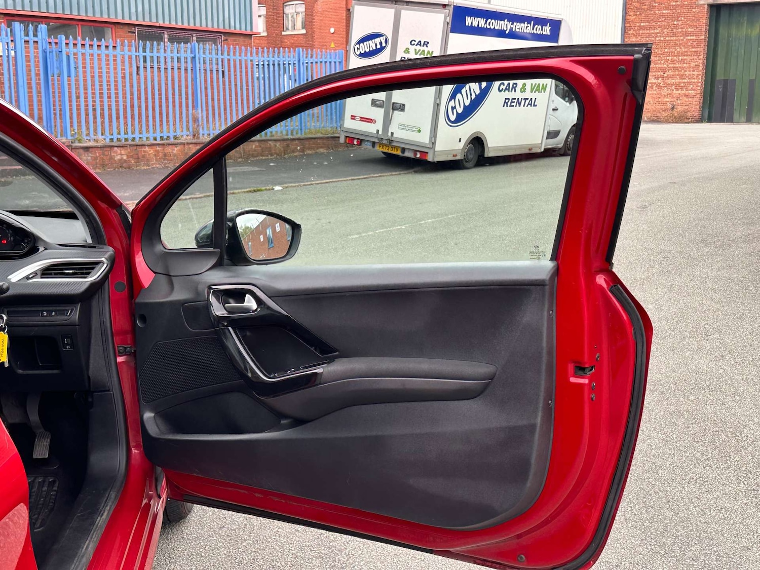 Used Peugeot 208 2016 for sale - 76949866: Photo 26