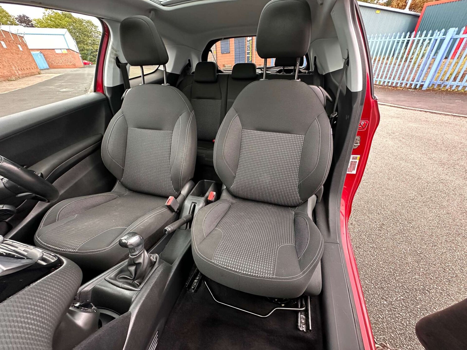 Used Peugeot 208 2016 for sale - 76949866: Photo 32