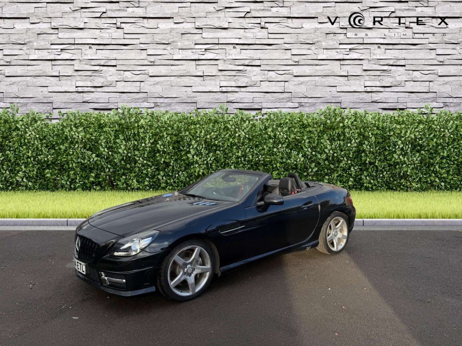 Used Mercedes-Benz SLK 2015 for sale - 76362912: Photo 2
