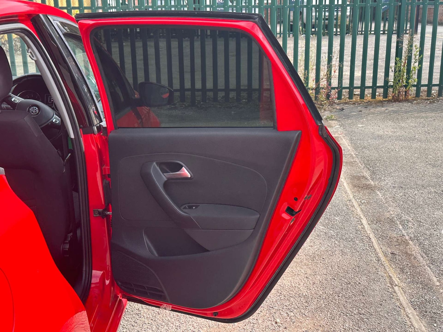 Used Volkswagen Polo 2015 for sale - 76362909: Photo 34