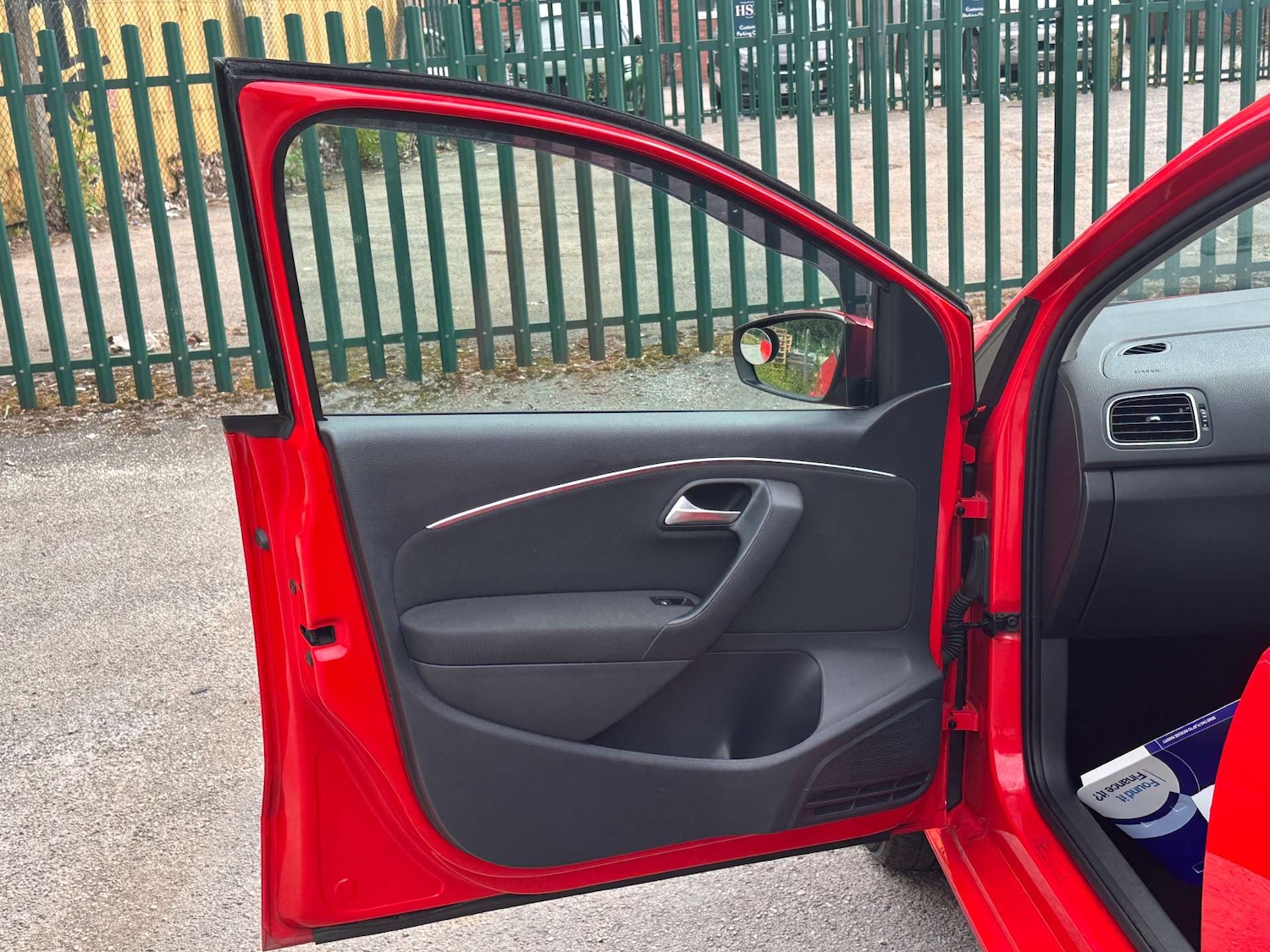 Used Volkswagen Polo 2015 for sale - 76362909: Photo 35