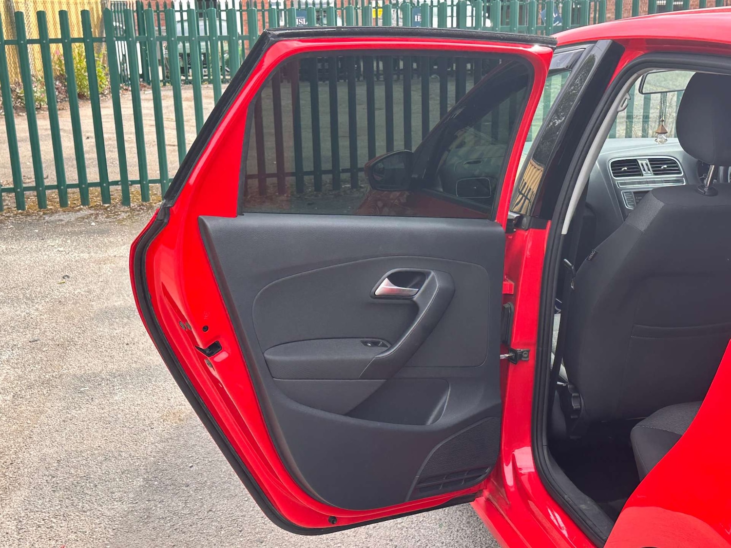 Used Volkswagen Polo 2015 for sale - 76362909: Photo 36