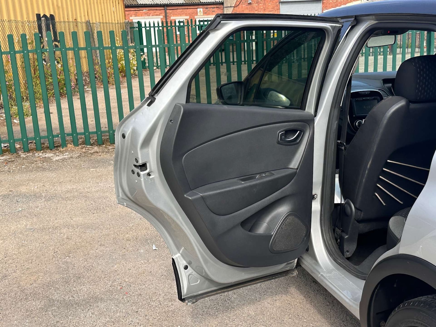 Used Renault Captur 2018 for sale - 76362921: Photo 37