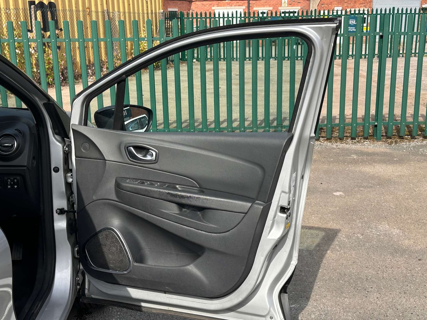 Used Renault Captur 2018 for sale - 76362921: Photo 42