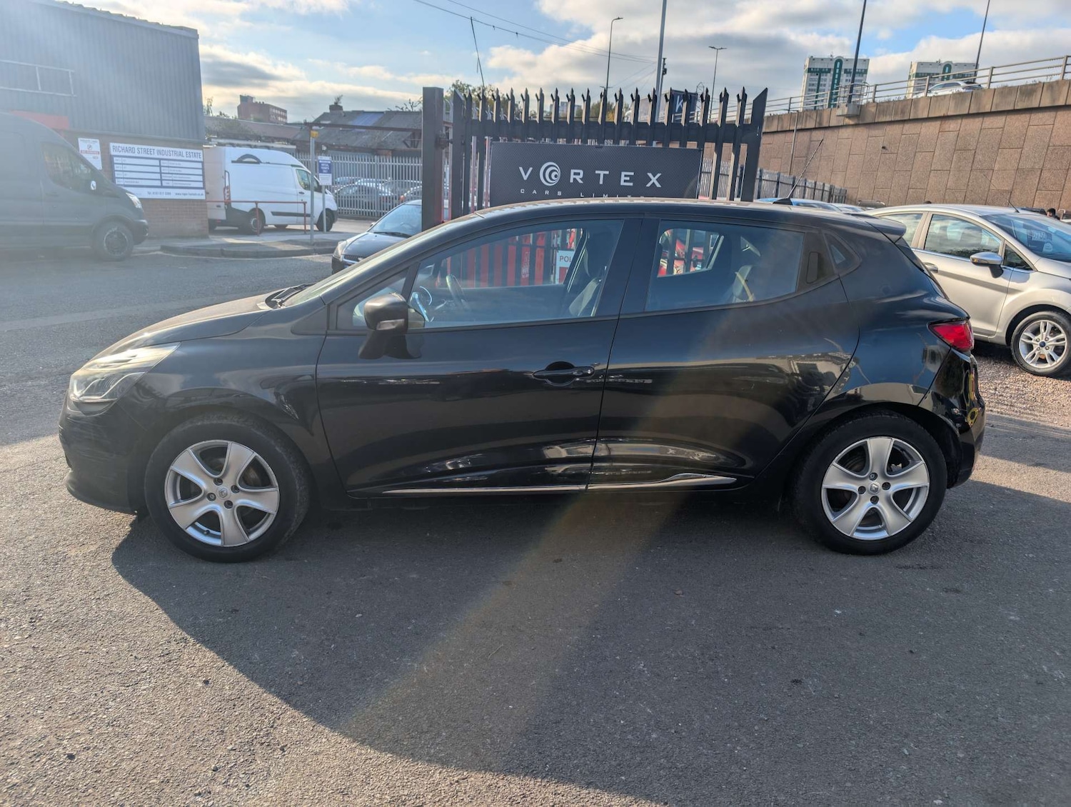 Used Renault Clio 2014 for sale - 76362943: Photo 3