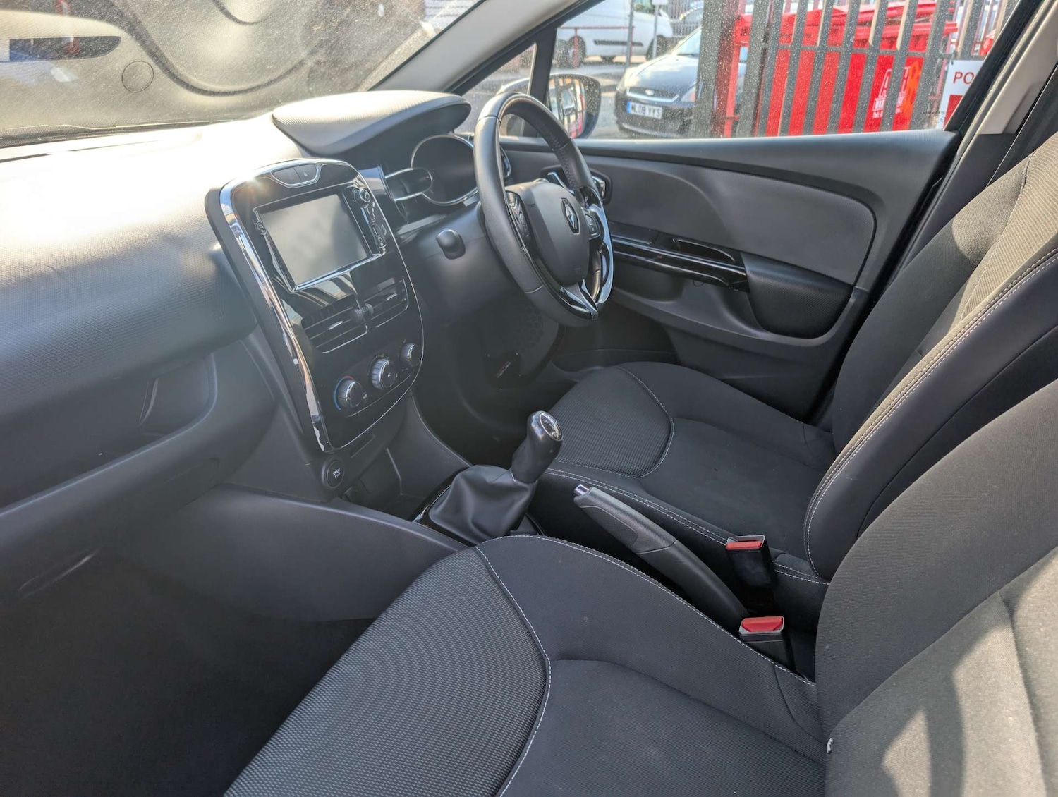 Used Renault Clio 2014 for sale - 76362943: Photo 5