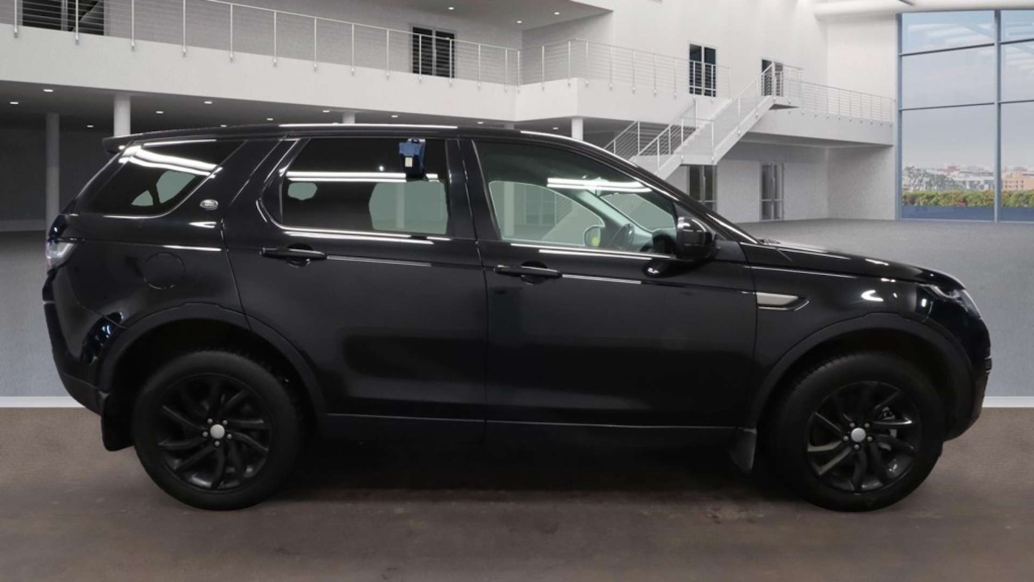 Used Land Rover Discovery Sport 2018 for sale - 76894408: Photo 3