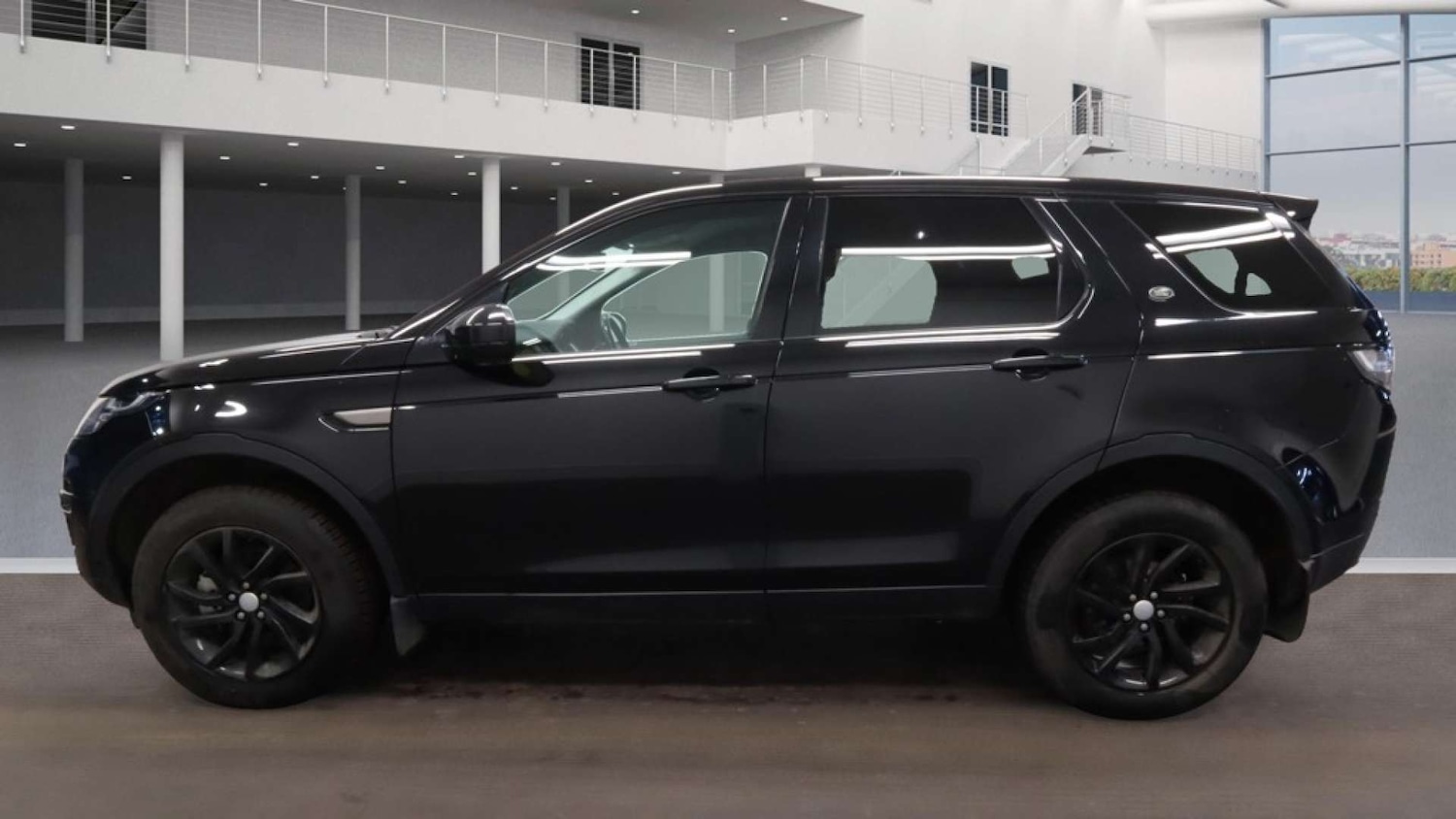 Used Land Rover Discovery Sport 2018 for sale - 76894408: Photo 4