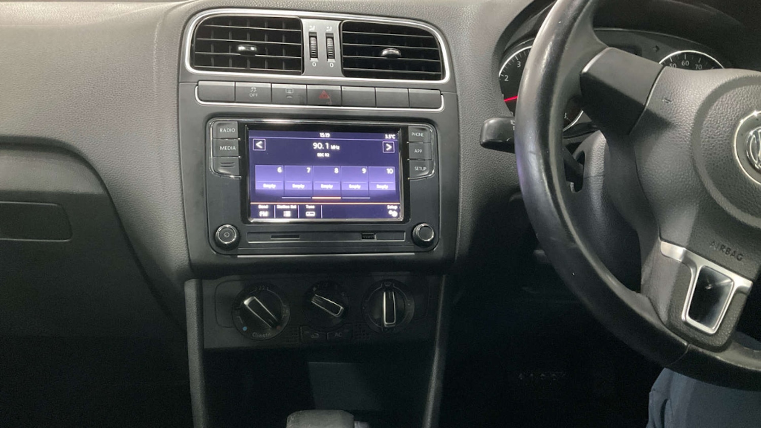 Used Volkswagen Polo 2010 for sale - 76666272: Photo 11