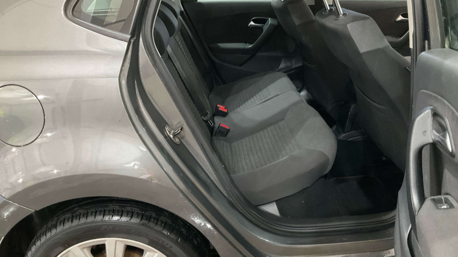 Used Volkswagen Polo 2010 for sale - 76666272: Photo 8