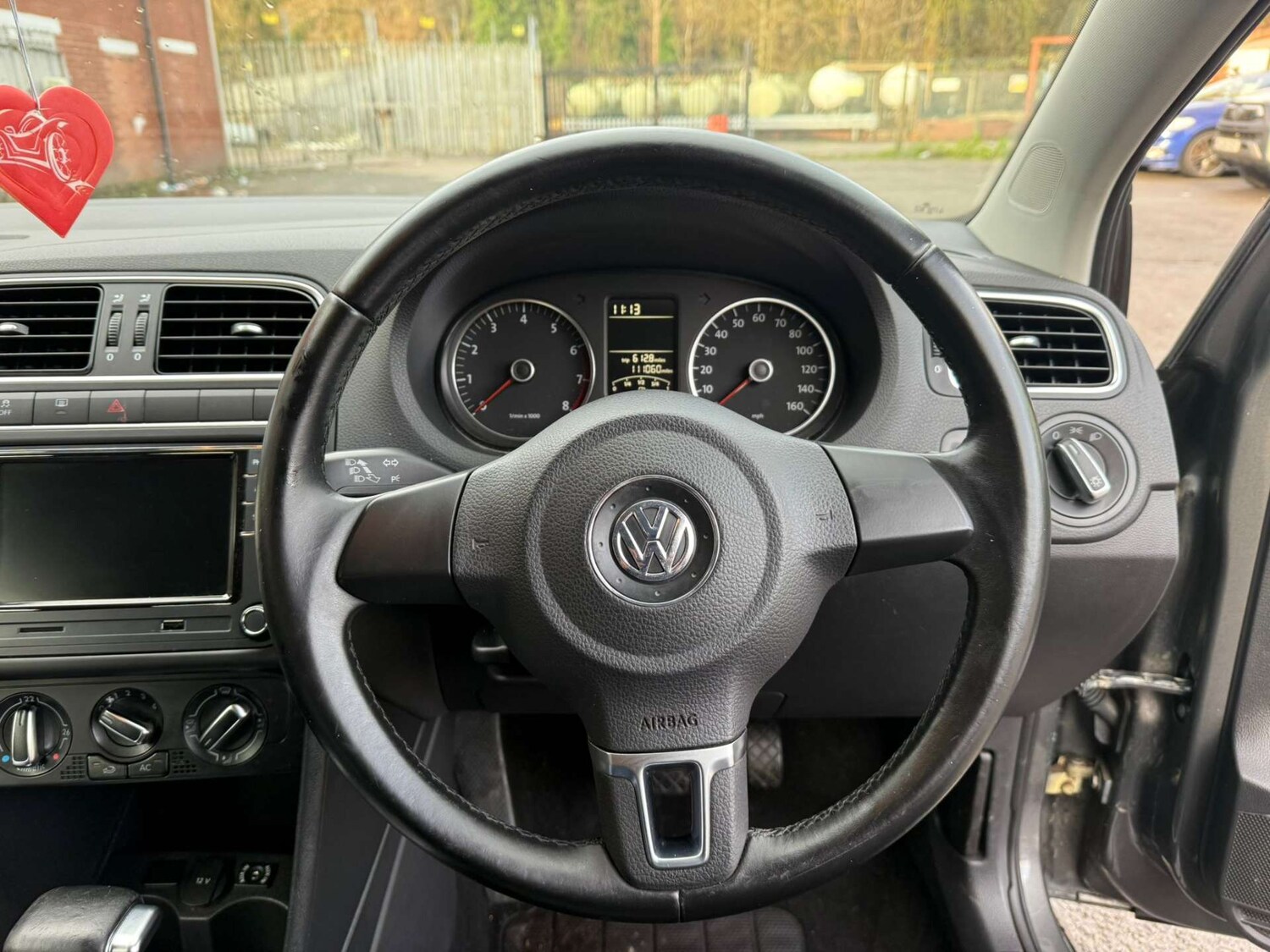 Used Volkswagen Polo 2010 for sale - 77328572: Photo 37