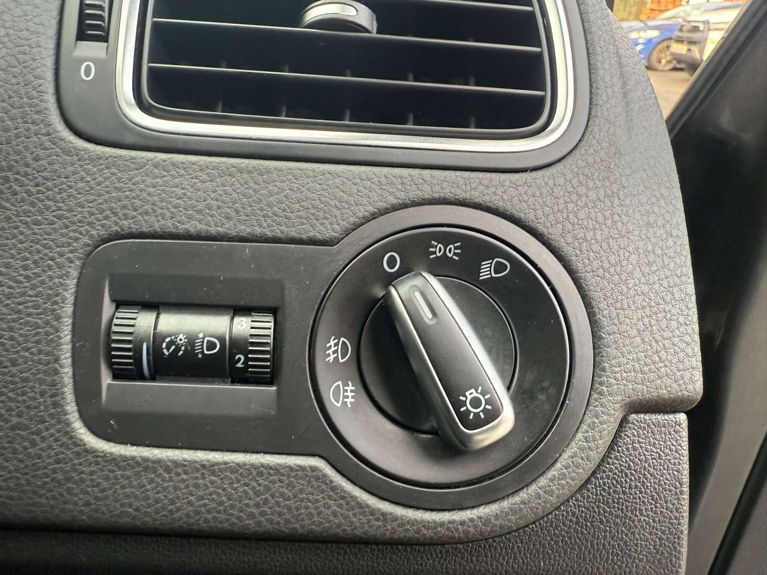 Used Volkswagen Polo 2010 for sale - 77328572: Photo 38