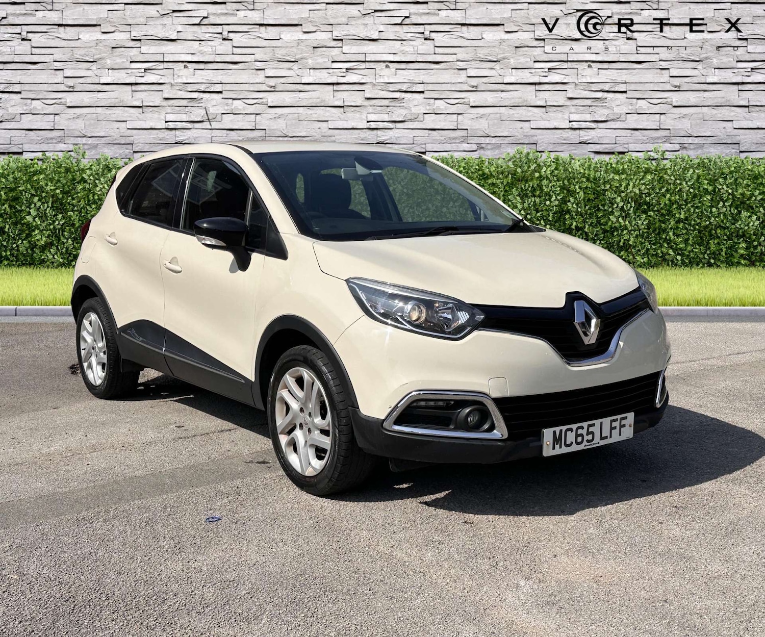 Used Renault Captur 2016 for sale - 76362953: Photo 1