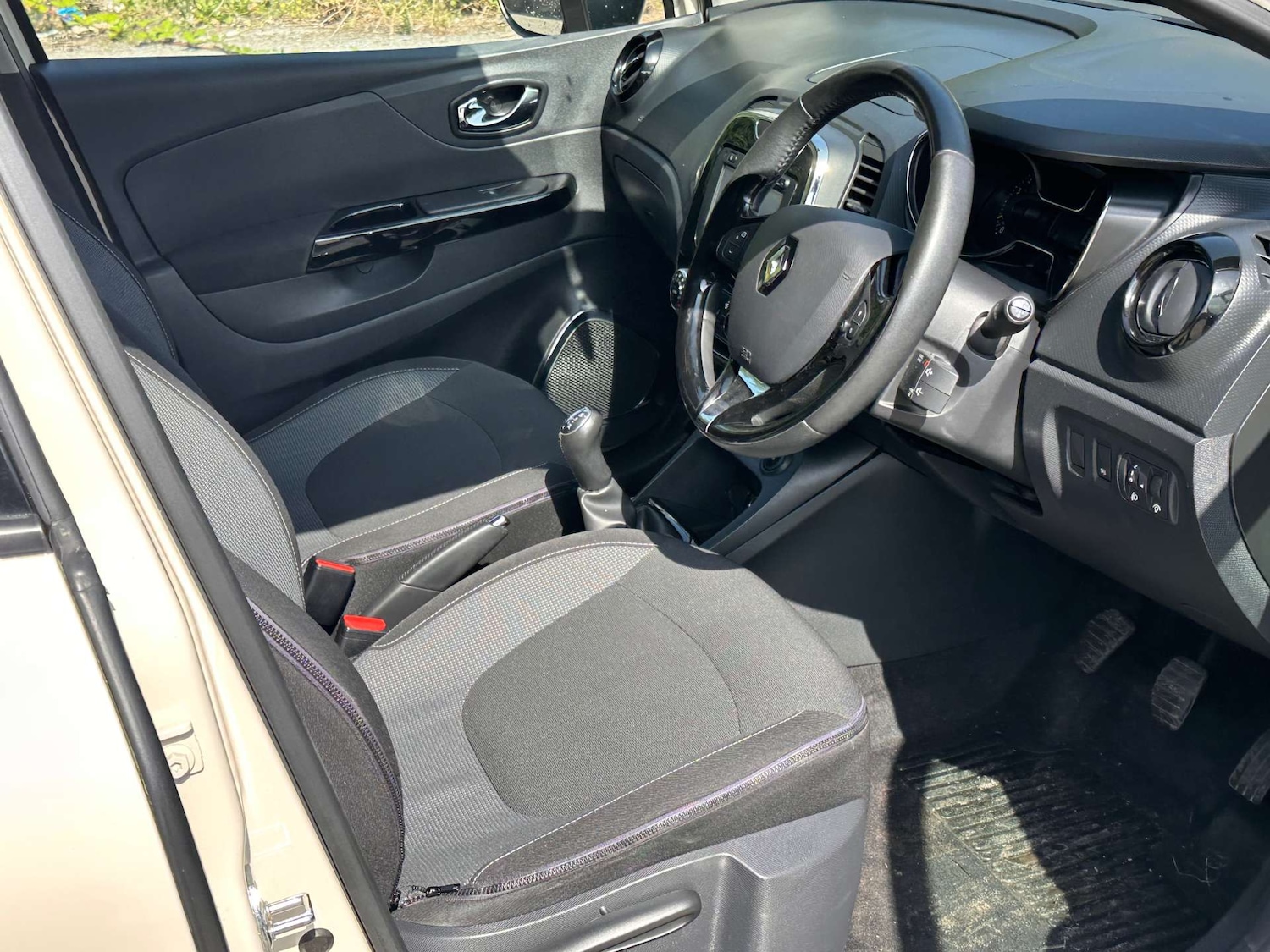 Used Renault Captur 2016 for sale - 76362953: Photo 28
