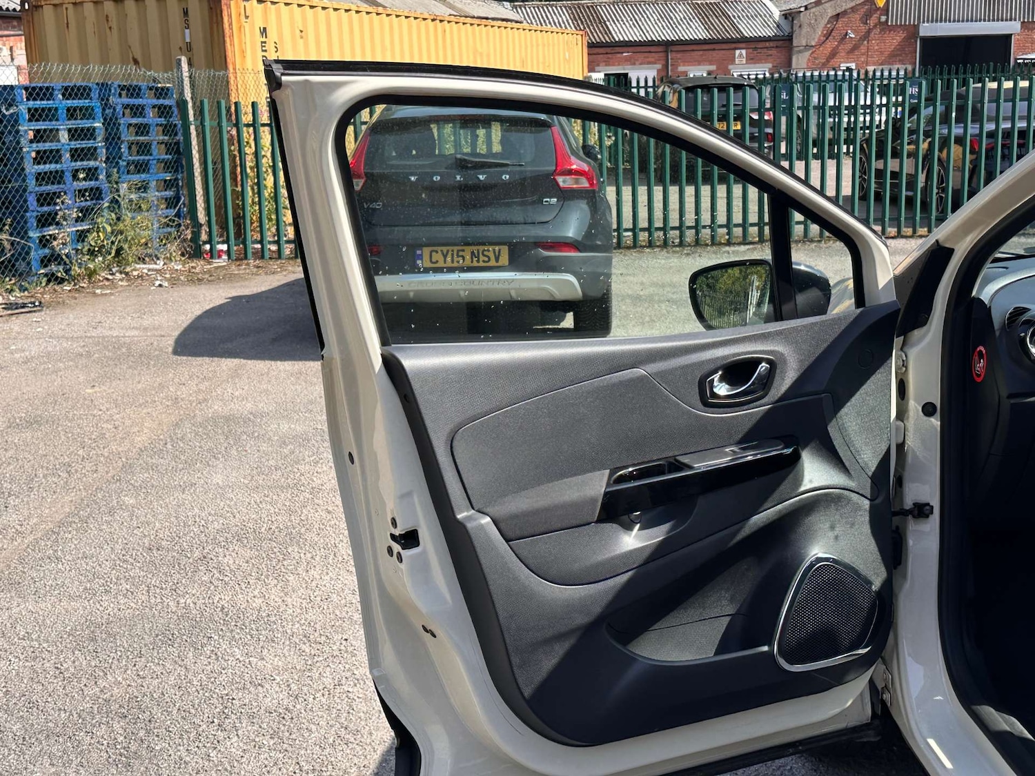 Used Renault Captur 2016 for sale - 76362953: Photo 37