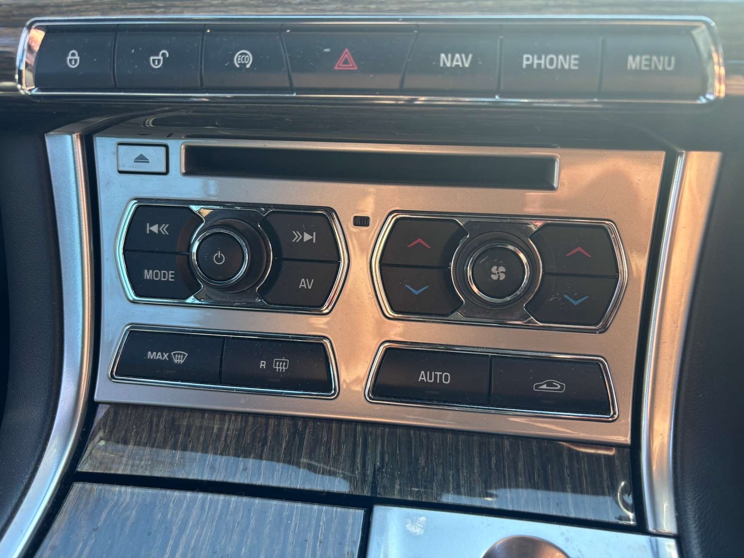 Used Jaguar XF 2014 for sale - 76362949: Photo 36