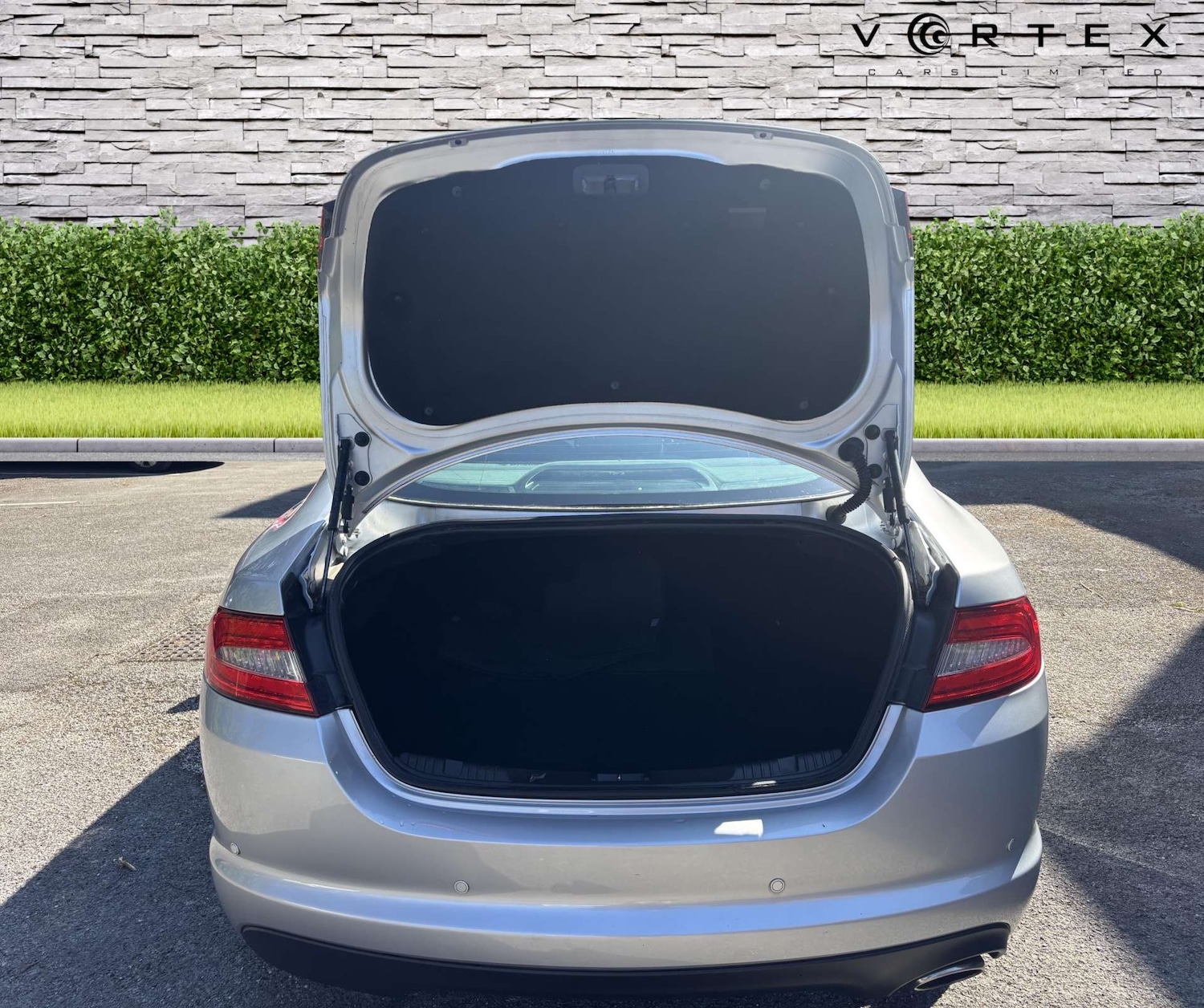 Used Jaguar XF 2014 for sale - 76362949: Photo 8
