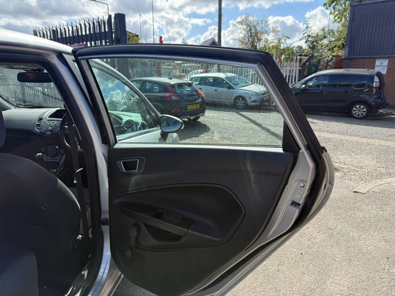 Used Ford Fiesta 2015 for sale - 76600586: Photo 30