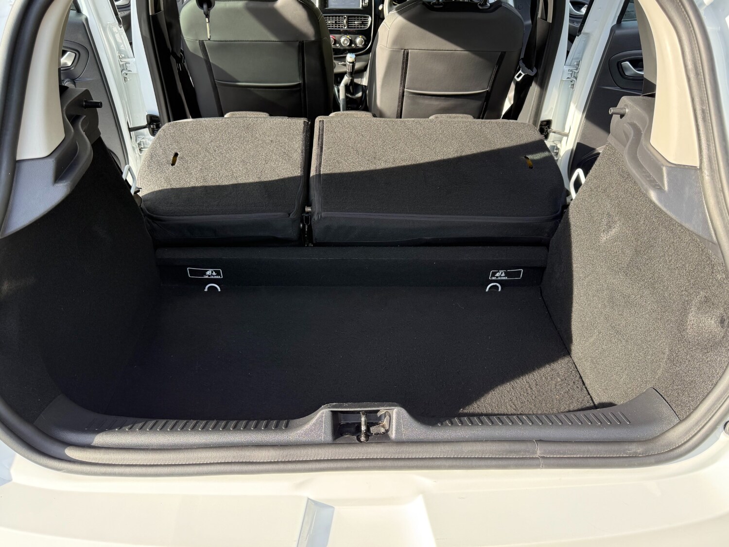 Used Renault Clio 2017 for sale - 77532158: Photo 30