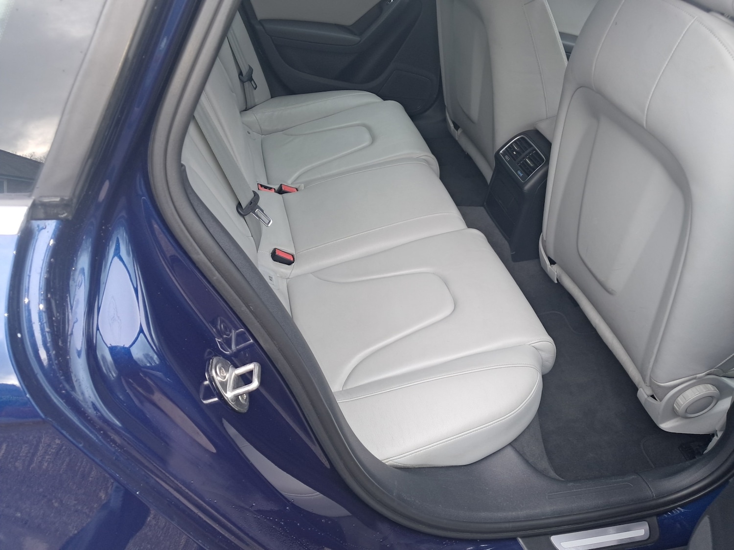 Used Audi A4 2015 for sale - 77310881: Photo 5