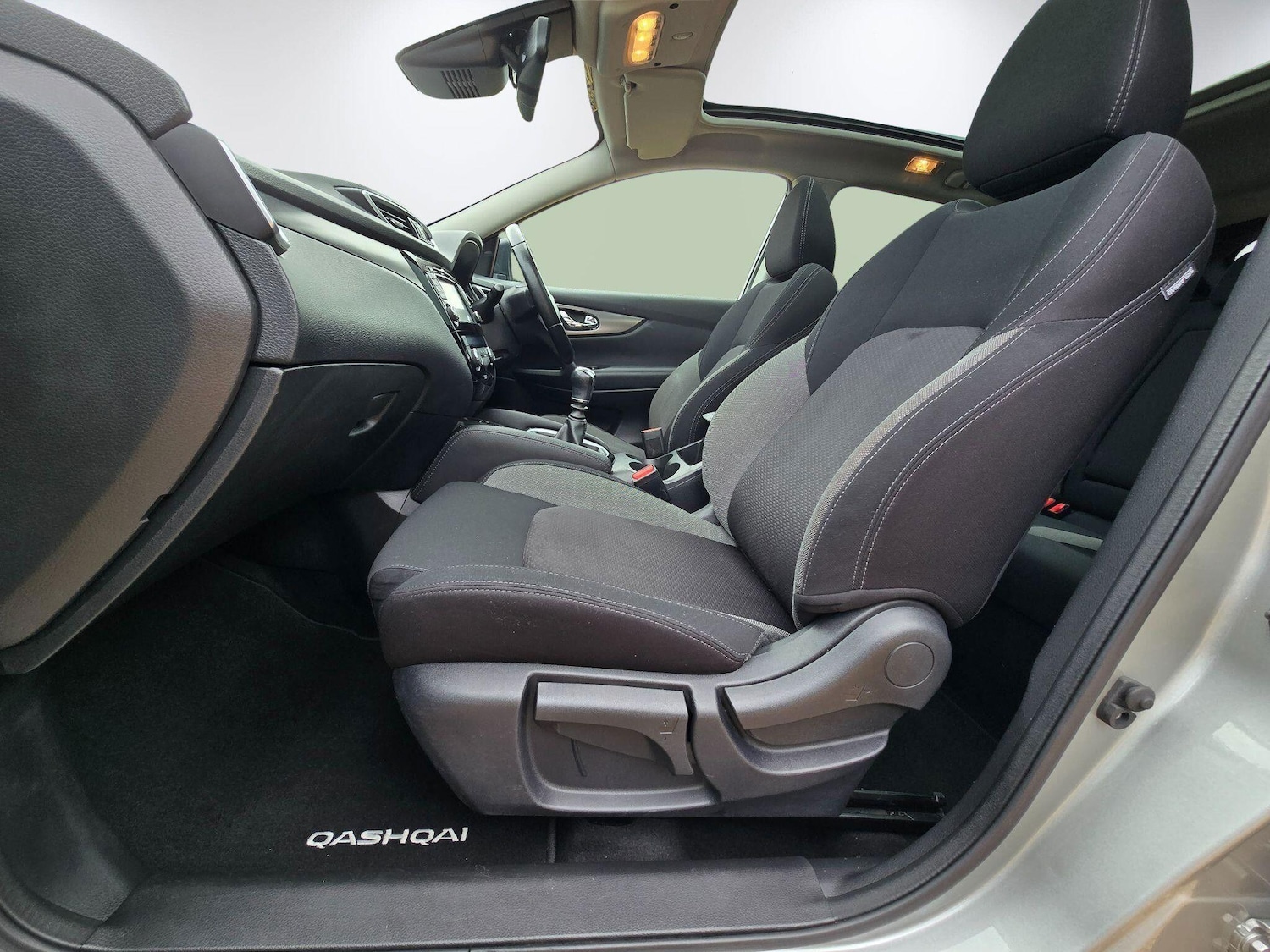 Used Nissan Qashqai 2018 for sale - 76989202: Photo 28