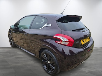 Used Peugeot 208 2015 for sale - 76201307: Photo